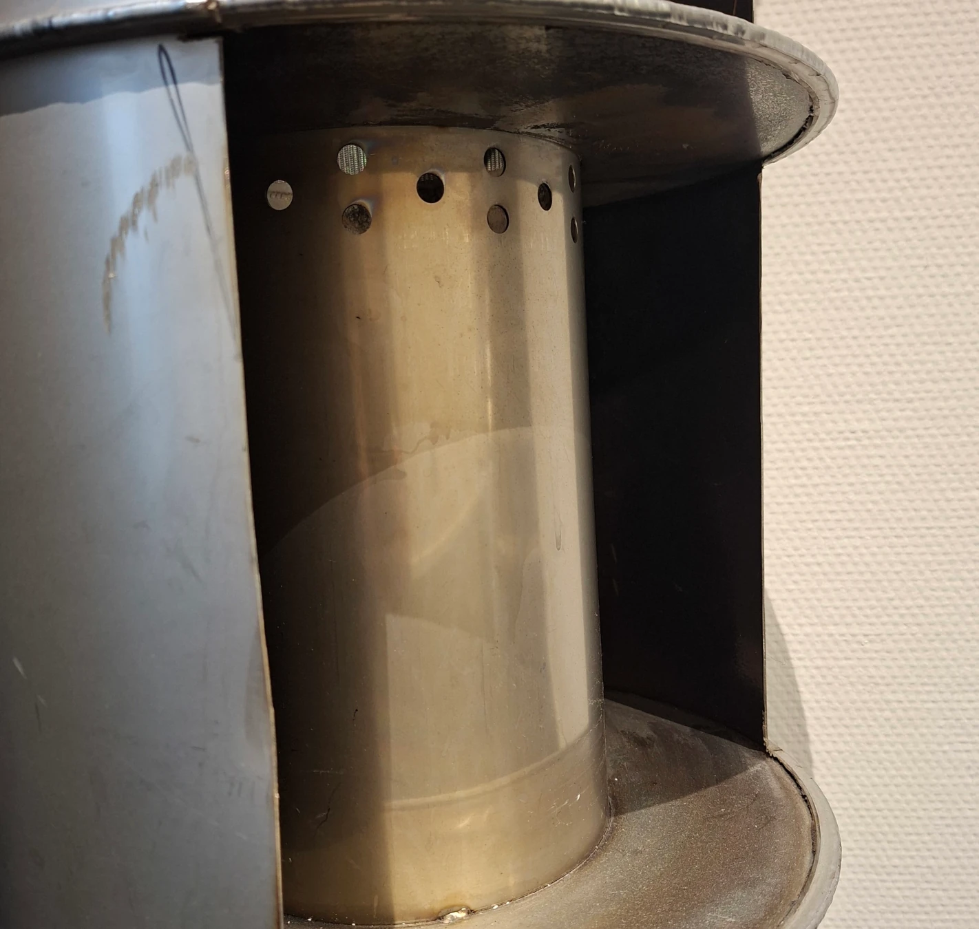 Hole pattern, forming the neck of the Helmholtz resonator Hole pattern, forming the neck of the Helmholtz resonator