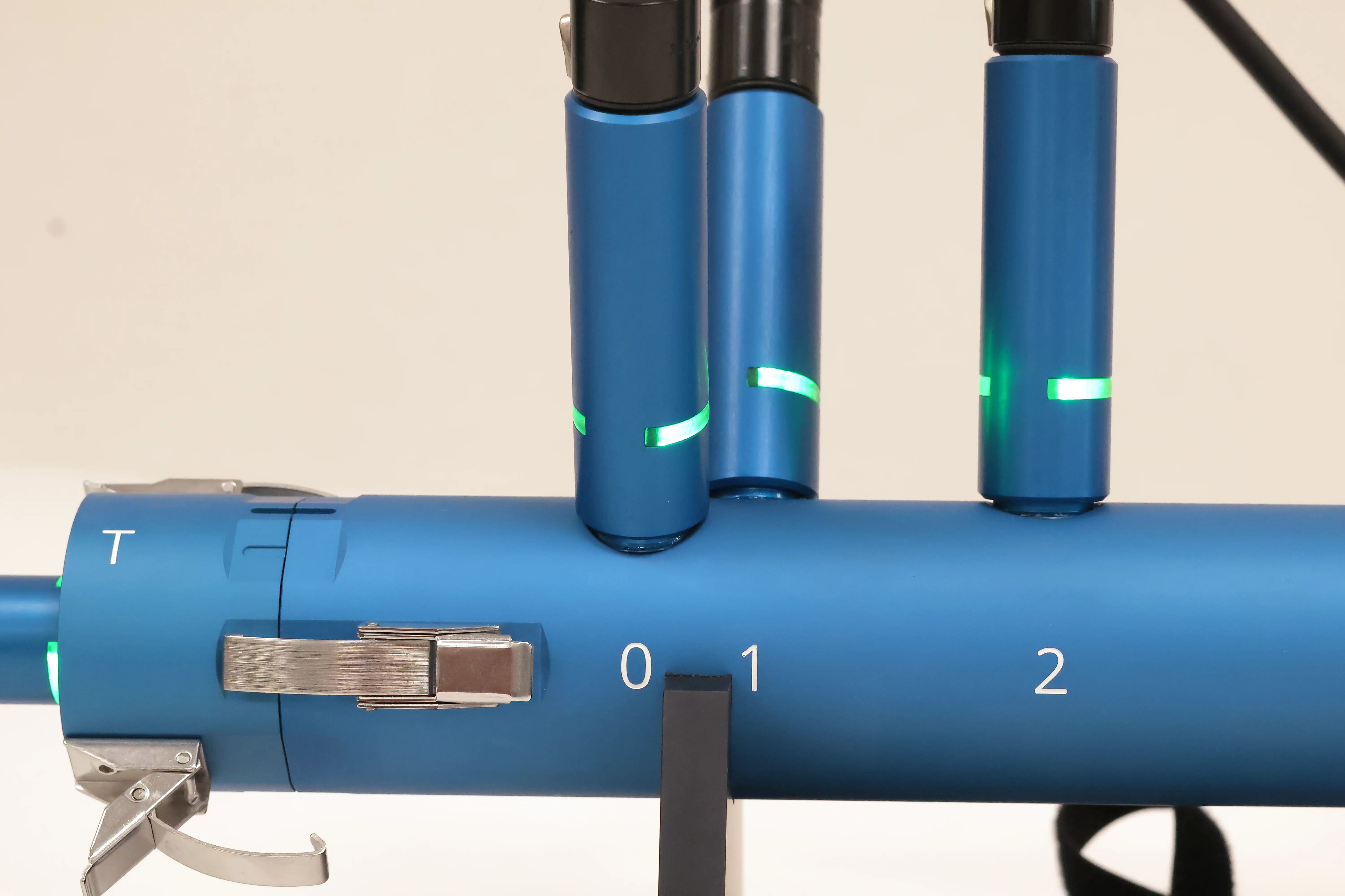 Zoomed in view on the first three microphones
