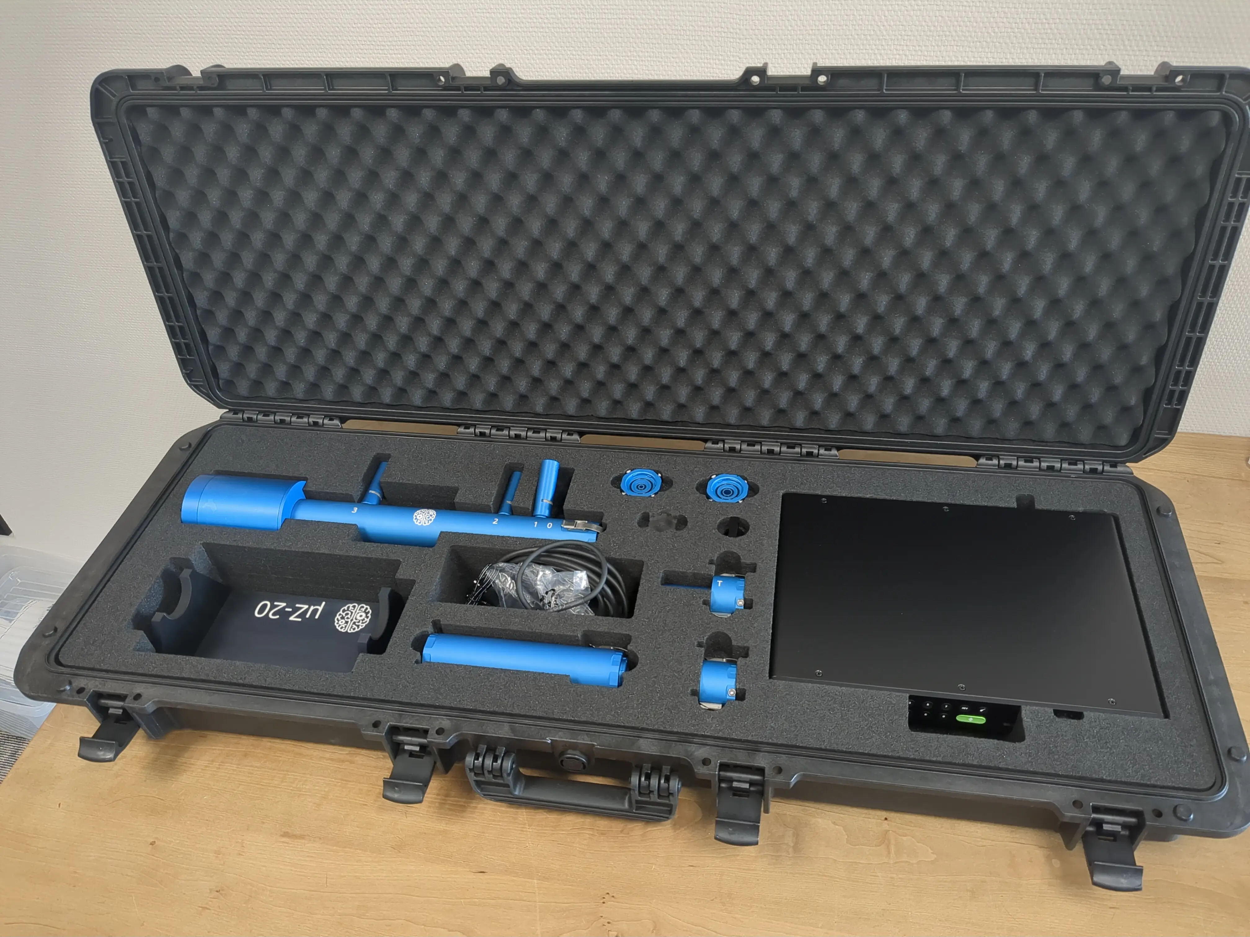 µZ system in its transport case
